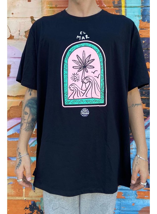camiseta preta el mar